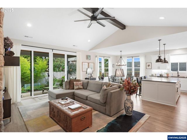 1408 Princeton Av, Silverton, OR 97381