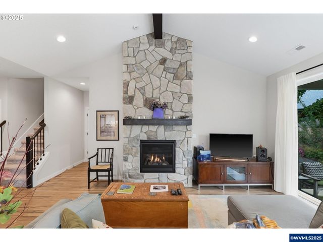 1408 Princeton Av, Silverton, OR 97381