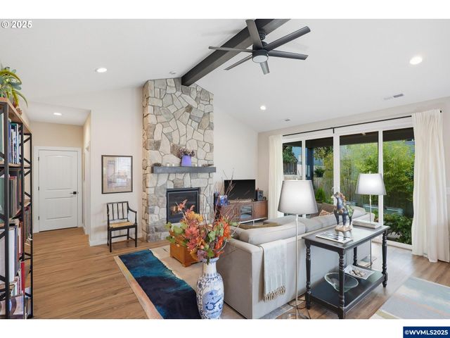 1408 Princeton Av, Silverton, OR 97381