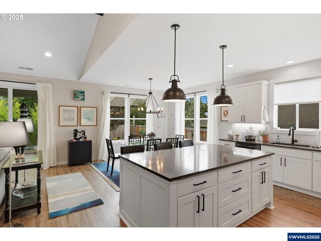 1408 Princeton Av, Silverton, OR 97381