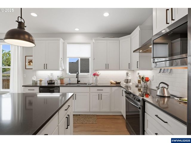 1408 Princeton Av, Silverton, OR 97381