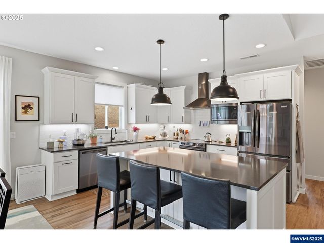 1408 Princeton Av, Silverton, OR 97381