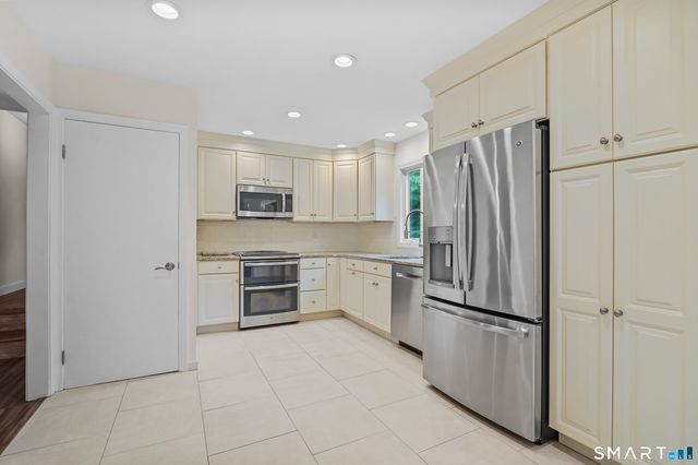 34 Davis Avenue, Vernon, CT 06066