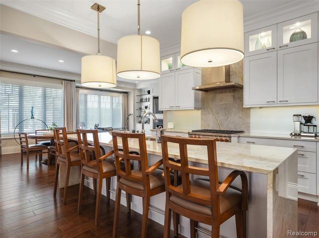 300 Woodland Villa Court, Birmingham, MI 48009