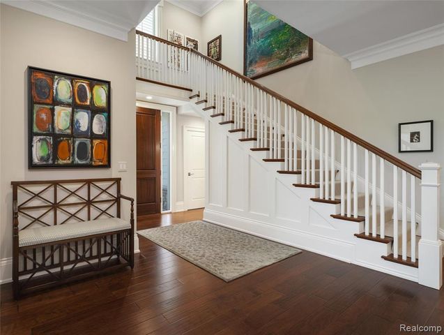 300 Woodland Villa Court, Birmingham, MI 48009