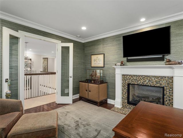 300 Woodland Villa Court, Birmingham, MI 48009