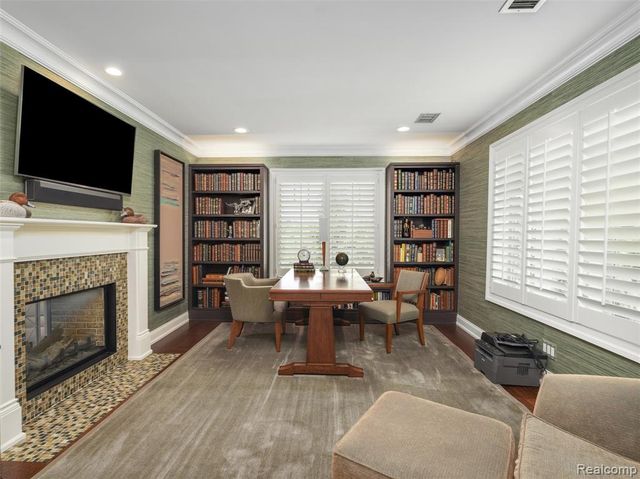 300 Woodland Villa Court, Birmingham, MI 48009