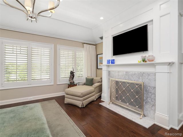 300 Woodland Villa Court, Birmingham, MI 48009