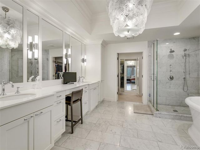 300 Woodland Villa Court, Birmingham, MI 48009