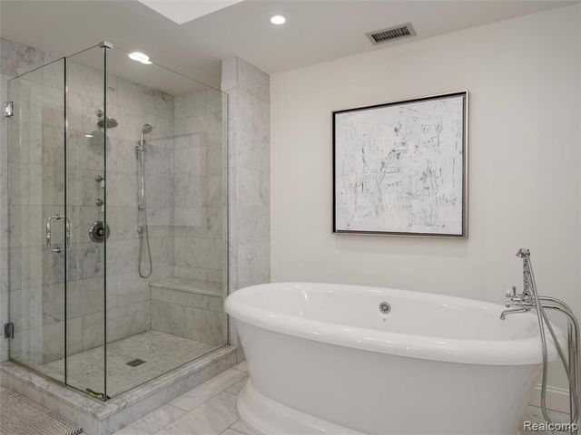 300 Woodland Villa Court, Birmingham, MI 48009
