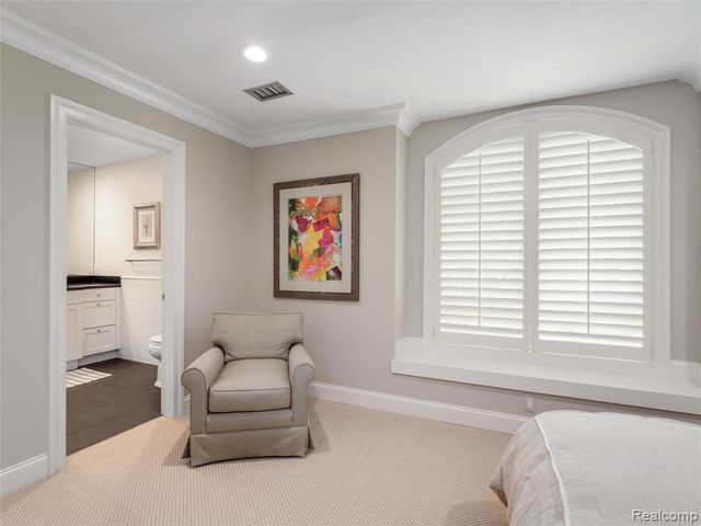 300 Woodland Villa Court, Birmingham, MI 48009