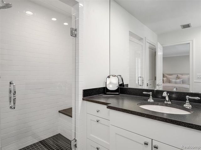 300 Woodland Villa Court, Birmingham, MI 48009