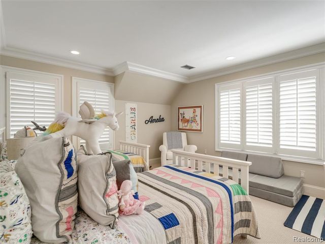 300 Woodland Villa Court, Birmingham, MI 48009