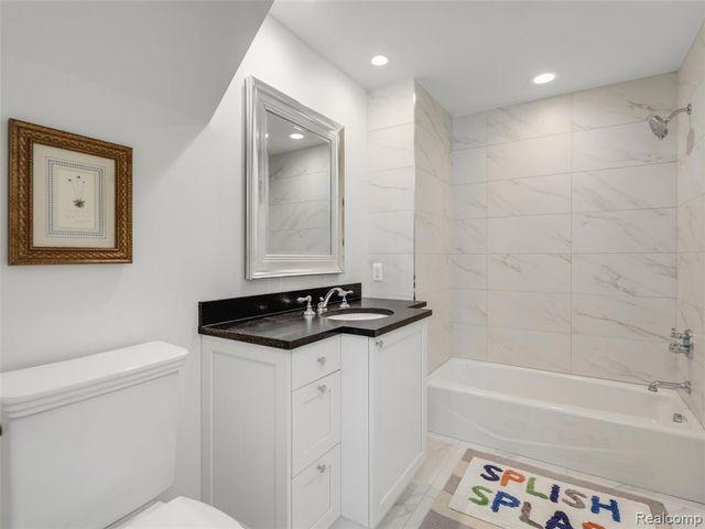 300 Woodland Villa Court, Birmingham, MI 48009