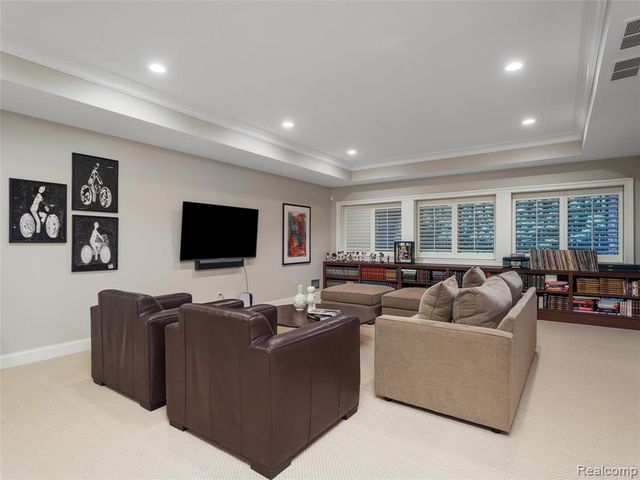 300 Woodland Villa Court, Birmingham, MI 48009