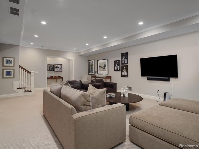 300 Woodland Villa Court, Birmingham, MI 48009