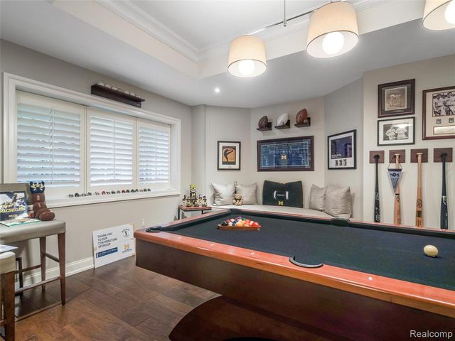 300 Woodland Villa Court, Birmingham, MI 48009