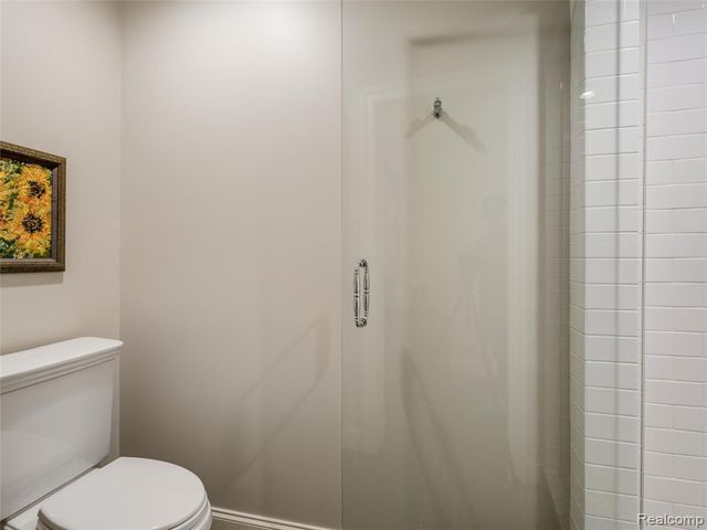 300 Woodland Villa Court, Birmingham, MI 48009