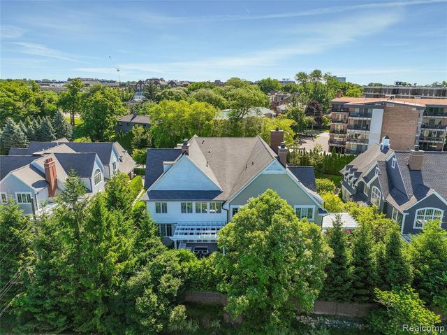 300 Woodland Villa Court, Birmingham, MI 48009