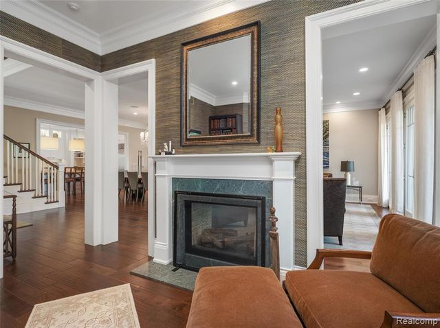 300 Woodland Villa Court, Birmingham, MI 48009