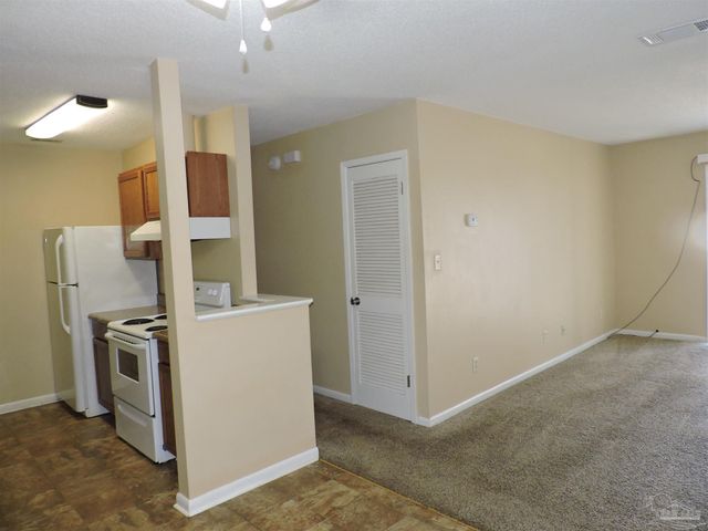 130 E 9 Mile Rd 17, Pensacola, FL 32534