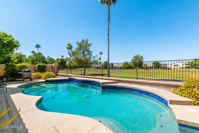 7426 W ORAIBI Drive, Glendale, AZ 85308