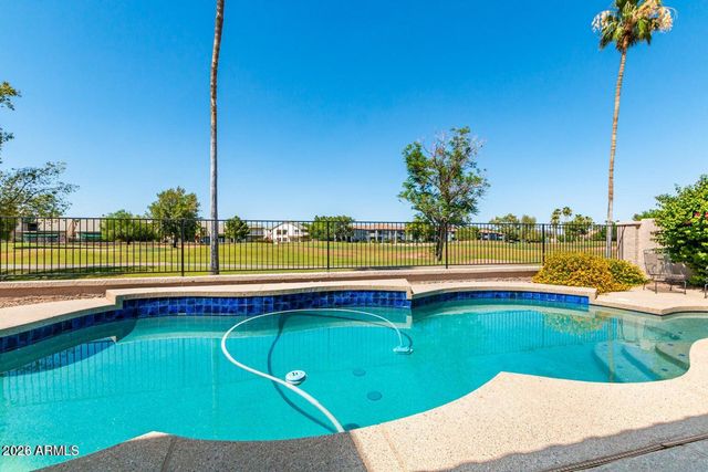 7426 W ORAIBI Drive, Glendale, AZ 85308
