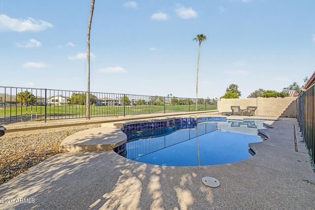 7426 W ORAIBI Drive, Glendale, AZ 85308