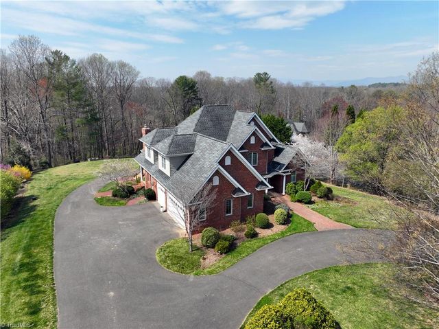 537 Montclaire Drive, Mount Airy, NC 27030