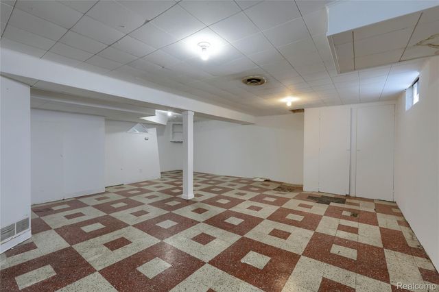 24907 Brittany Avenue, Eastpointe, MI 48021