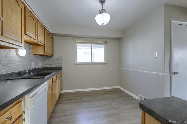 24907 Brittany Avenue, Eastpointe, MI 48021