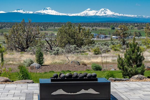 16990 SW Grandview Road, Powell Butte, OR 97753