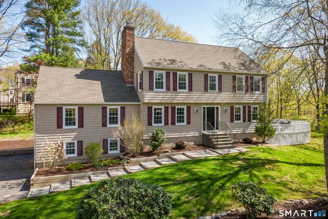 19 Crabapple Lane, Newtown, CT 06470
