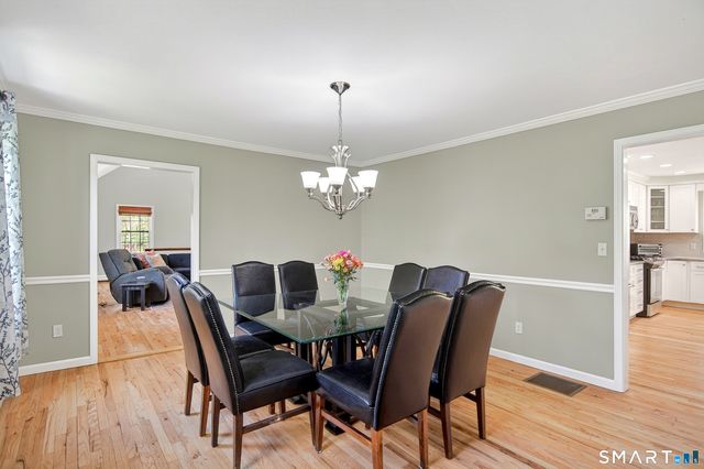 19 Crabapple Lane, Newtown, CT 06470