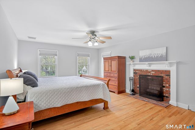 19 Crabapple Lane, Newtown, CT 06470