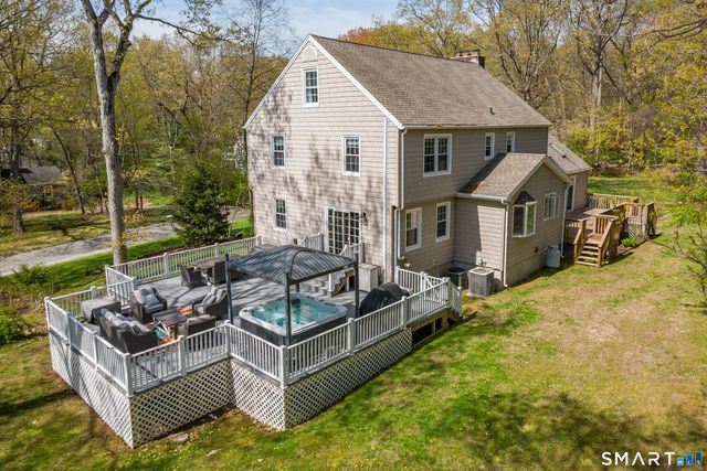 19 Crabapple Lane, Newtown, CT 06470