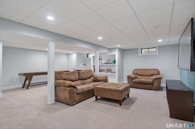 19 Crabapple Lane, Newtown, CT 06470