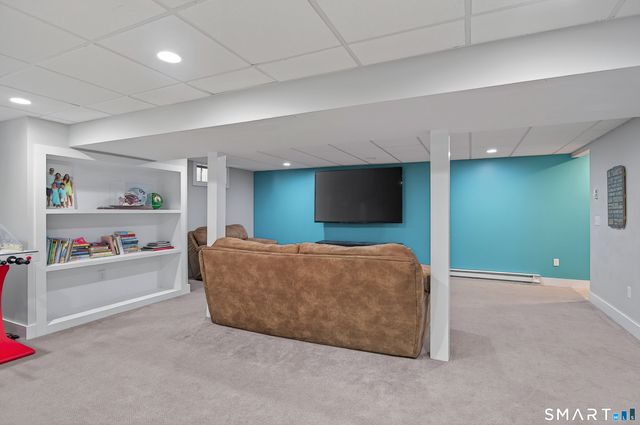 19 Crabapple Lane, Newtown, CT 06470