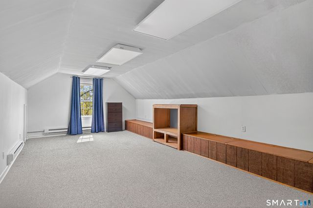 19 Crabapple Lane, Newtown, CT 06470