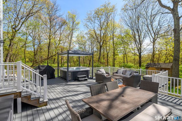 19 Crabapple Lane, Newtown, CT 06470