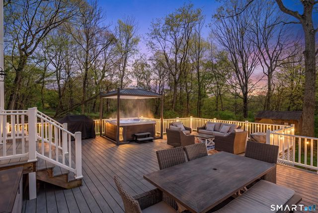 19 Crabapple Lane, Newtown, CT 06470