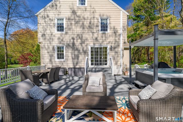 19 Crabapple Lane, Newtown, CT 06470
