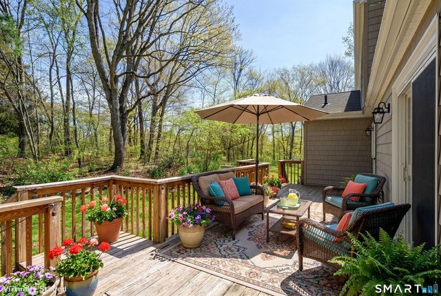 19 Crabapple Lane, Newtown, CT 06470
