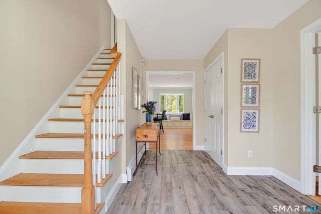 19 Crabapple Lane, Newtown, CT 06470