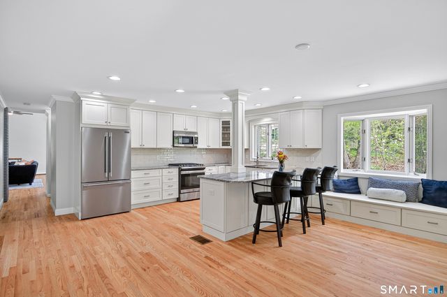 19 Crabapple Lane, Newtown, CT 06470