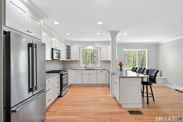 19 Crabapple Lane, Newtown, CT 06470