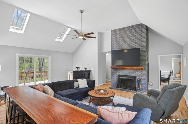 19 Crabapple Lane, Newtown, CT 06470