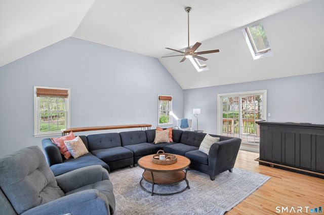 19 Crabapple Lane, Newtown, CT 06470