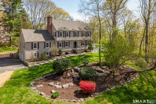 19 Crabapple Lane, Newtown, CT 06470