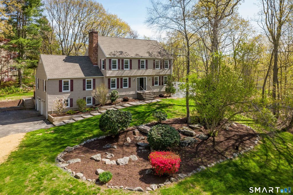 19 Crabapple Lane, Newtown, CT 06470